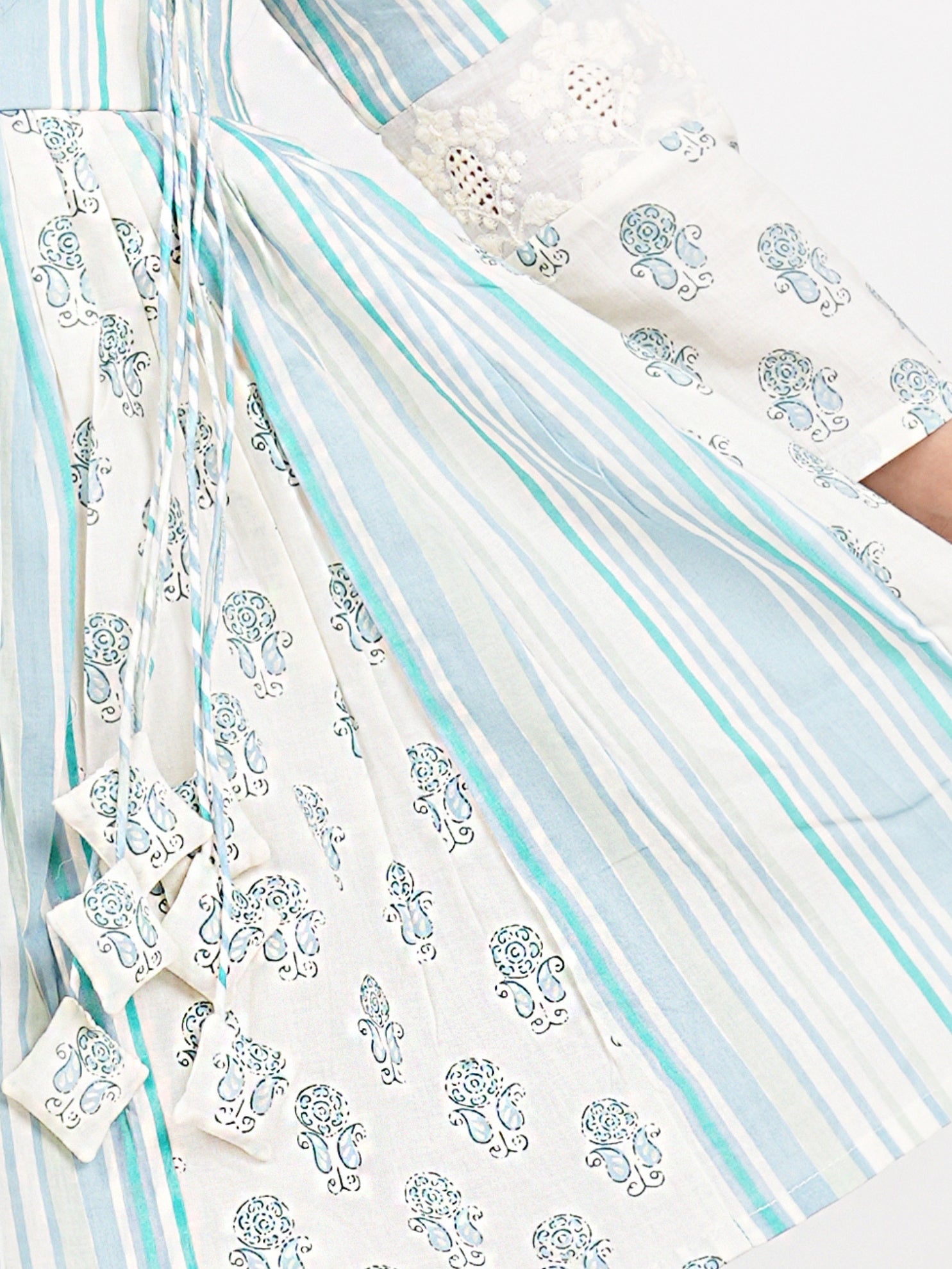 LIVING ROOTS Block Printed White and Blue Round Neck Dress for Girls (G-1PC-006-3-4Y)