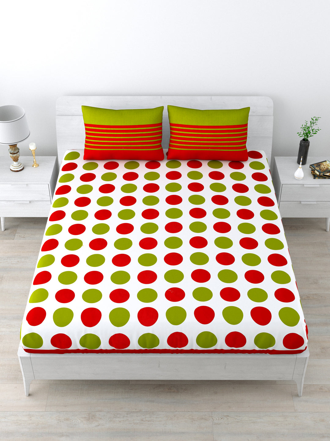 Cotton Breathable Supersoft Wrinkelfree Double Bedsheet with 2 Pillow Covers Red Green Colour