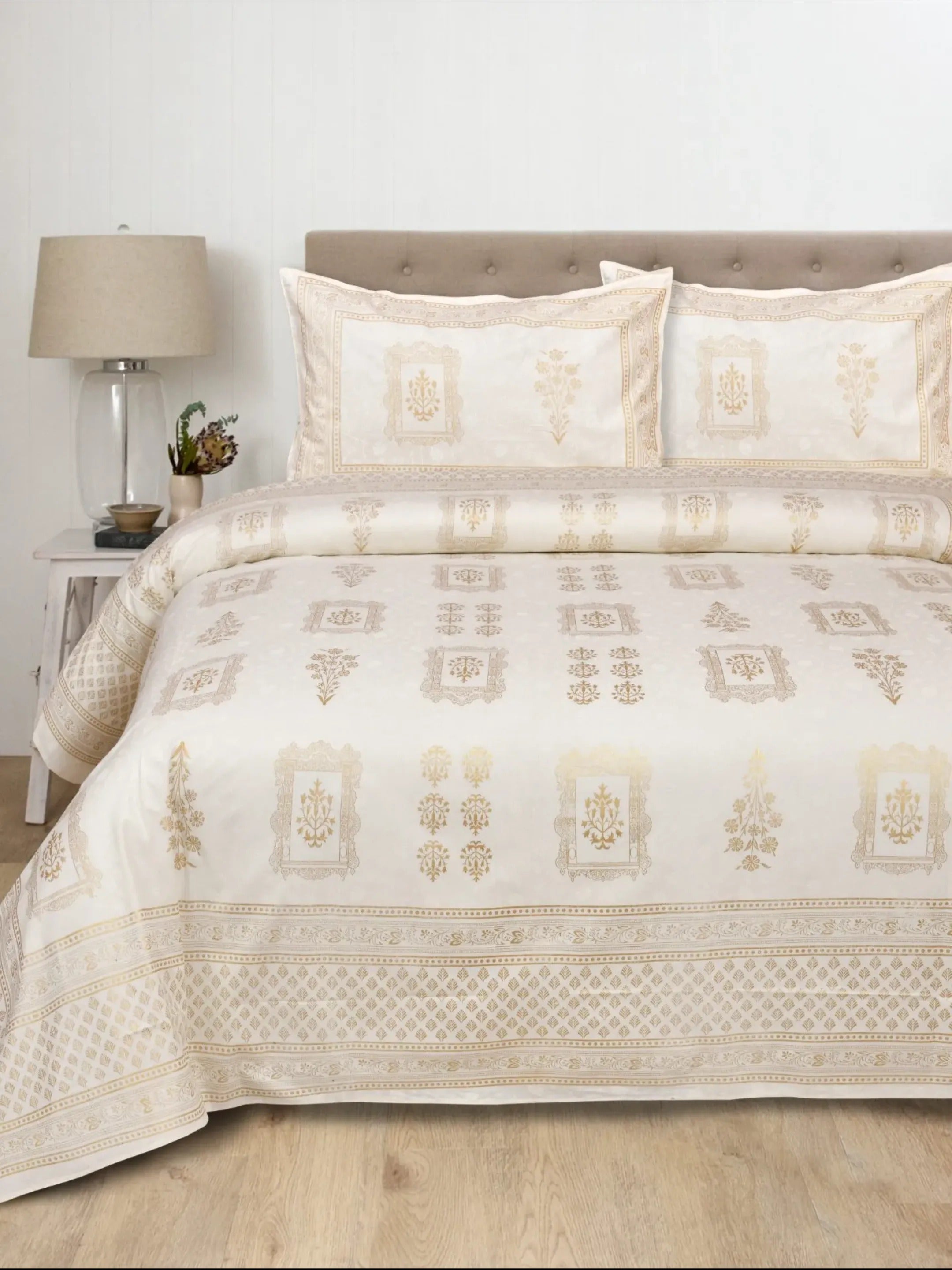 LIVING ROOTS Double Bedsheet Pure Cotton Super King Size Bedsheet with 2 Pillow Cover 90*104 inches (7.5*8 Feet) | Silver Print | Rich Fast Color with No Color Bleeding | Soft Skin Friendly (372-A)
